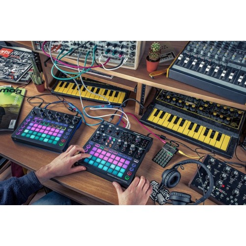 Синтезатор Novation Circuit Mono Station