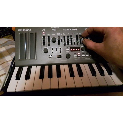 Roland SH-01A