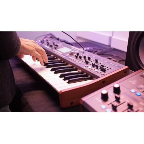 Behringer DeepMind 6